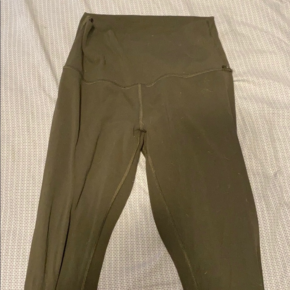 Lululemon Alogn 3/4 length leggings in Olive Green, Size 6 - Picture 4 of 8